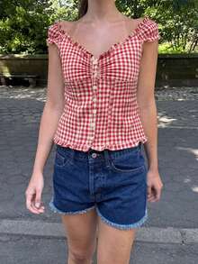 Women's Gingham Plaid Off Shoulder V Neck Short Sleeve Button Front Fitted Waist Peplum Top Ruffle Trim Crop Tops - Đỏ - Xem 3