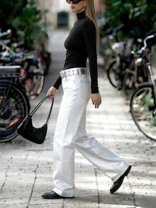 Women's Silver Metallic Straight Leg Jeans - Adjustable Belted Denim Pants With Button Fly For A Futuristic Chic Look (Comfortable & Universally Flattering Fit) - 銀色 - 查看 3