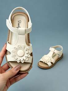 1 par de sandalias decoradas con margaritas blancas para niñas, de piel sintética, con tira cruzada y tira de tobillo antideslizante, de estilo dulce y fresco, artículo popular con alta valoración, diseño de moda, suela blanda, cómoda, sandalias ideales para niños en vacaciones - Beis - Ver 5