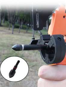 一套户外狩猎射箭装备，配有可替换箭矢和收纳盒，方便携带，包含射箭配件。适用于户外射击训练和休闲射箭活动。