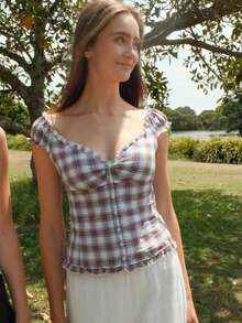 Blusa corta con volantes y escote en V con hombros descubiertos, manga corta, ajuste en la cintura y estampado de cuadros para mujer - Arroz blanco - Ver 2