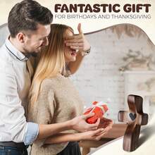 两件装木质十字架（心形图案），舒缓压力的礼物。一份充满鼓励的基督教礼物。缓解焦虑；可握在手中，触摸，并用于祈祷。您可以将这枚小十字架放在口袋里或握在掌心，时刻提醒自己在试炼和迷茫时，要紧紧抓住上帝的恩典、慈爱和怜悯。 - 彩色 - 查看 6