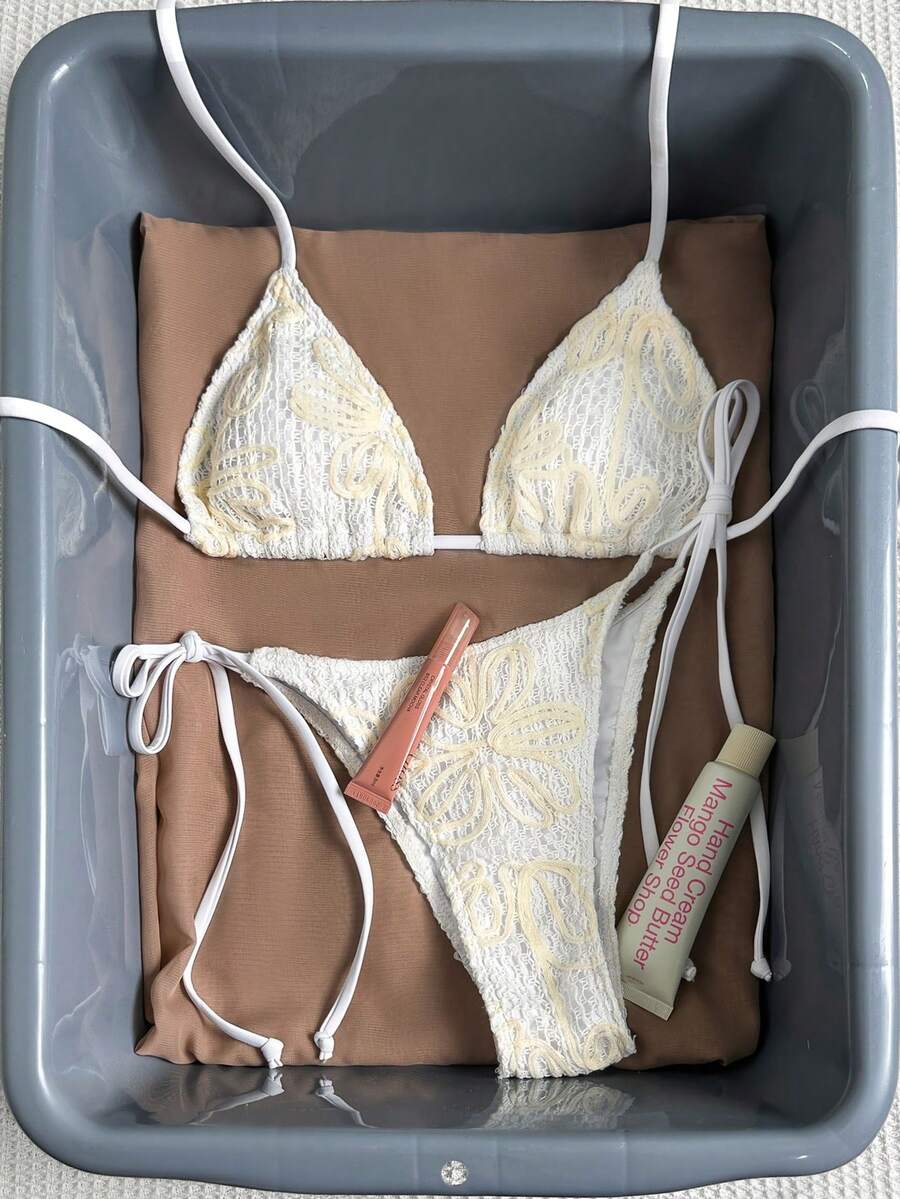 Bikinx 女士不对称条纹系带比基尼套装，时尚夏季度假 - 白色 - 查看 1