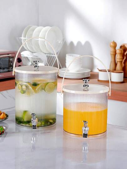 1个大容量饮料分配器带水龙头 - 可放入冰箱的冷水壶，非常适合冰茶、柠檬水和果汁 - 厨房和餐厅必备品，采用时尚透明设计。