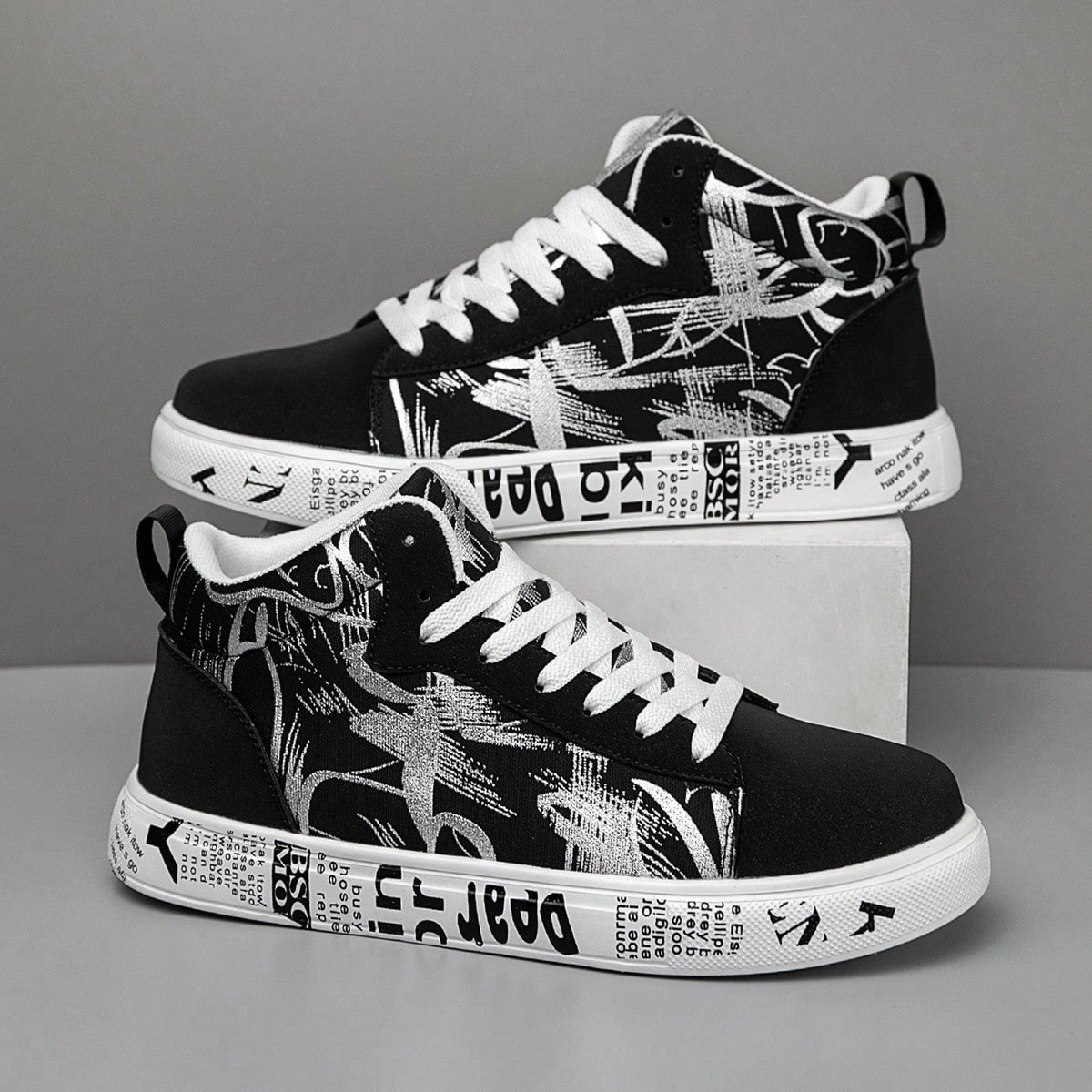 (One Size Larger) Men’s Personalized Black & White All-Over Random Print Lace-Up High-Top Sneakers, Classic Retro Outdoor Fashion Versatile Casual Walking Shoes