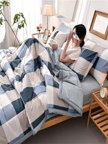 1件亲肤格子+花卉绗缝宽边夏季被，柔软细腻，吸湿透气，简约时尚空调被