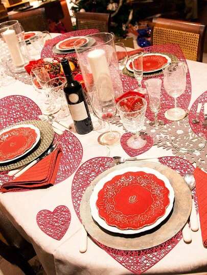 1pc Valentine's Day Decorative Heart-Shaped Placemat, Heat-Insulating And Non-Slip, A Centerpiece For The Dining Table, Perfect For Holiday Parties, Weddings And Valentine's Day Decorations.