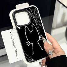 Silueta de gato negro con huellas y telarañas. Esta elegante funda es compatible con los modelos  17, 16, 15, 14 Pro Max, 13, 12, 11, XR y XS Plus. Fabricada en silicona TPU, ofrece protección contra golpes y caídas, además de una sensación superior. Es un regalo ideal para familiares, amigos y seres queridos, y una opción perfecta para Año Nuevo. - Negro - Ver 4