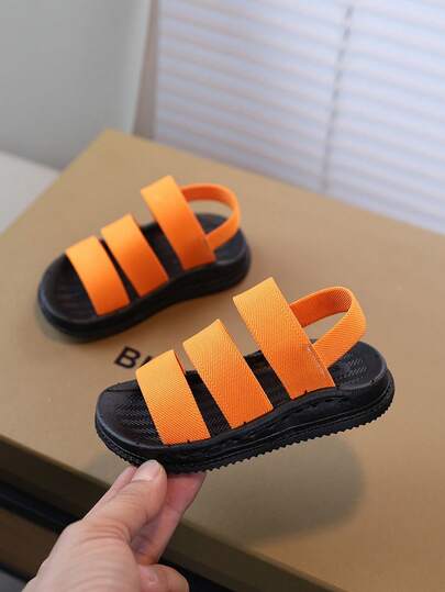 1双儿童夏季新款凉鞋，软底时尚百搭户外防滑沙滩凉鞋，适合小女孩