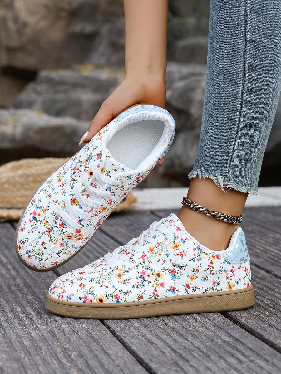 女士休闲运动鞋 - 低帮系带运动鞋，蓝色花卉装饰白色鞋面，适合所有季节，舒适内衬 - 白色 - 查看 1