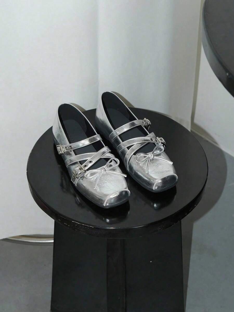 Petite Red Bow Simple Shoes For Women, Retro Ballerinas With Flat Mouth And Studs For Spring And Summer - Red - View 1