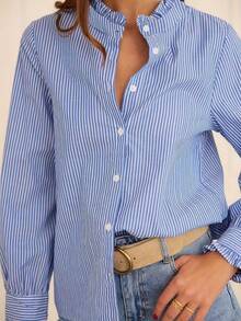 1 chiếc áo kiểu nữ cổ bèo kẻ sọc xanh trắng, kiểu dáng ôm vừa vặn dễ thương, thích hợp cho mùa xuân/hè. - Màu xanh lam - Xem 4