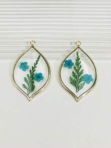 Conjunto de 2 pingentes delicados e charmosos de flores naturais, feitos com resina e flores secas. Pingentes transparentes para confecção e decoração de bijuterias. Ideais como presente de aniversário e para usar em colares, brincos, chaveiros e bolsas. - Multicolorido - Ver 17