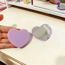 单面心形口袋镜，多种颜色可选，心形设计俘获女性芳心，适用于浴室、补妆，是圣诞节、婚礼、情人节、母亲节等节日送礼的理想之选，表达爱意。