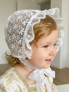 1顶复古蕾丝婴儿帽，可作传家宝洗礼帽和摄影帽，饰有精致刺绣花卉图案，超柔软棉质波西米亚风摄影道具，适合新生女婴，6-24个月（米色/白色） - 1PC - 查看 3