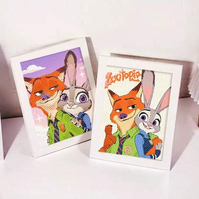 （正版授权）迪士尼疯狂动物城钻石画套装，含配件，手工DIY放松艺术装饰礼品，适合情人节、感恩节（包含画布、钻石、工具套装和白色塑料画框）