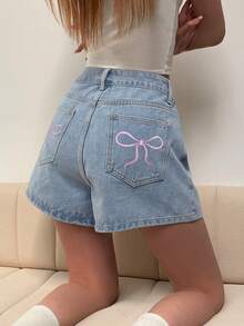 时尚浅蓝色水洗牛仔短裤，休闲宽松直筒裤型，配有蝴蝶刺绣口袋，春夏款式 - 淺色水洗藍 - 查看 10