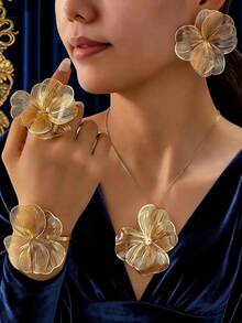 Vintage Metallic Gold Textured Floral Pendant Earrings | Hypoallergenic & Lightweight Design | Perfect For Daily Wear, Parties, Holidays, And Special Occasions | Timeless Elegance For Women | Thoughtful Gift For Loved Ones - 黃金-4 - 查看 1