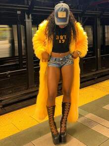 Street Fashion Faux Fur Long-Haired Coat For Women, Long-Sleeved Cardigan Multi-Layered Outerwear, Sexy Hot Girl With Punk-Style Outfit - 黃色 - 查看 5