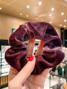 3pcs Women's Autumn/Winter Velvet Hair Accessories, Solid Color Velvet Scrunchies, High Elastic Large Ponytail Holders, Elegant And Versatile Hair Ties, Suitable For Daily Use (Random Color) ,Scrunchy Hair Ties Elastic Band - Multicolor - View 9