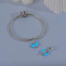 1 Mặt dây chuyền hình động vật phát sáng trong bóng tối, thiết kế độc đáo màu bạc. Hình dáng mèo và ếch đáng yêu với lớp men bóng rực rỡ. Hình dạng động vật được chạm khắc tỉ mỉ, phát ra ánh sáng lung linh dịu nhẹ vào ban đêm, hoàn hảo để thêm điểm nhấn vui tươi và kỳ diệu cho trang phục của bạn. - Bạc - Xem 8