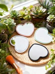 单面心形口袋镜，多种颜色可选，心形设计俘获女性芳心，适用于浴室、补妆，是圣诞节、婚礼、情人节、母亲节等节日送礼的理想之选，表达爱意。