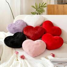 This Soft Pink Heart-Shaped Faux Plush Pillow Comes In Seven Colors To Choose From And Is Perfect For Both Indoor And Outdoor Decor.It Is Made Of Machine Washable Polyester Fiber And Is An Ideal Valentine's Day Gift For Women, With A Fluffy Texture. - 粉紅色 - 查看 7