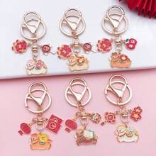 喜庆骏马钥匙扣：可爱又吉祥的饰品，寓意迎接新年的繁荣昌盛。可作为包包挂饰或送给学生的礼物。