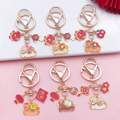 喜庆骏马钥匙扣：可爱又吉祥的饰品，寓意迎接新年的繁荣昌盛。可作为包包挂饰或送给学生的礼物。