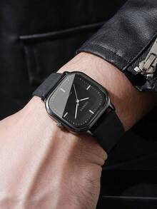 Chance 这款时尚百搭的男女情侣手表共有两枚，采用圆形表盘和石英机芯，是情侣佩戴的理想之选。 - 黑色 - 查看 5