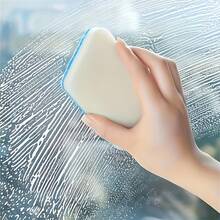 Un versátil kit de cepillos de limpieza para el baño con cinco cabezales de cepillo extraíbles, un mango extendido y herramientas esenciales para la limpieza del hogar, diseñado para fregar azulejos, pisos y bañeras - Blanco - Ver 10