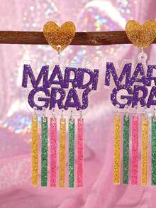 一对手工制作的亚克力闪光心形嘉年华字母吊坠耳环，适合女性和女孩，适合水上活动、嘉年华派对，可作为配饰和珠宝佩戴。 - 彩色 - 查看 3