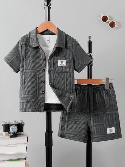 Set de 2 piezas de camisa de manga corta con parche de jacquard y pantalones cortos para niño pequeño, adecuado para verano, uso casual, vacaciones y uso diario al aire libre