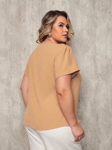 ONLYONE - WOMEN'S PLUS SIZE SHORT-SLEEVED PRINCESS BLOUSE WITH PLEATS AT THE NECKLINE - DUNAS  - ELEGANT WOMEN'S BLOUSES (LARGE SIZE) - 米色 - 查看 5