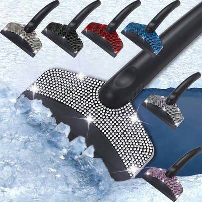 Flerfärgad snöskyffel med strass - Flerfärgad snöskyffel för bilvindruta med strassdetaljer, kombinerar stil och funktionalitet! Flerfärgad exteriör med strassdetaljer, extra iögonfallande. Tillverkad av höghållfast material, skyffelhuvudet skyddar glaset och det halkfria handtaget är lätt att greppa. Tar effektivt bort snö och is, ett måste för vinterkörning som är både praktiskt och estetiskt.