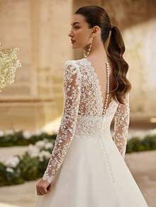 Vintage Scalloped Deep V Long Lace Sleeve Satin Wedding Dress With High Slit & Train, Wedding Dresses For Bride, Elegant And Comfortable, Includes Plus Sizes, Bridal Gown, Formal Dresses For Women, Suitable For Wedding, Party, Vacation, Bride, Formal Occasions, Dinner Dress, Prom Dress, After-Party Dress, Homecoming Dress, Cocktail Party, Birthday Party, Celebration, Gala, Festival, Ceremony - 白色 - 查看 3