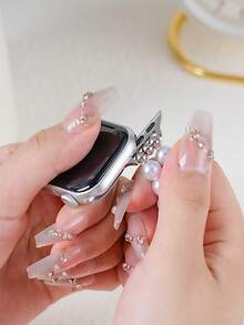 1 Correa elástica de alta gama con doble hilera de perlas, compatible con Apple Watch de 38 mm, 40 mm, 41 mm, 42 mm, 44 mm, 45 mm, 46 mm y 49 mm. Estilo moderno para mujer. Compatible con pulseras inteligentes UltraS10/S11/9/8/7/6/5/4/3/2/1 (excepto el reloj). El mejor regalo para novias y amigas. Perfecto para San Valentín, Navidad, Año Nuevo, Día de la Madre, Acción de Gracias y como regalo sorpresa para familiares o amigos. - Plateado - Ver 4