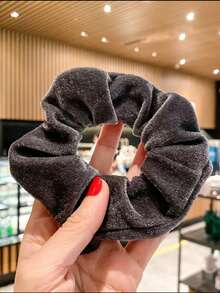 3pcs Women's Autumn/Winter Velvet Hair Accessories, Solid Color Velvet Scrunchies, High Elastic Large Ponytail Holders, Elegant And Versatile Hair Ties, Suitable For Daily Use (Random Color) ,Scrunchy Hair Ties Elastic Band - Multicolor - View 8
