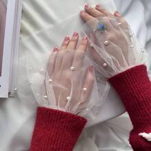 This Double-Layer Lace Short Sleeve Faux Sleeve Is Designed Specifically For Formal Occasions. The Cuffs Are Decorated With Exquisite Mesh And Lace Trim, Suitable For Versatile Wear By Women. The Cuffs Have A Short Faux Sleeve, Which Can Be Paired With Gloves. There Are Also New Year's And Valentine's Day Versions Available.