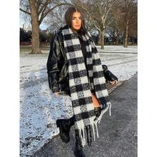 1pc Leopard Print Autumn/Winter Fashion Striped Plaid Fleece Warm Women Boucle Deep Brown Wool Thick Scarf, Warm Acrylic Scarf Like Cashmere, Bohemian Casual Windproof Couple Shawl, Comfortable Blanket Scarf, Suitable For Daily Wear For Dress - 黑與白 - 查看 1