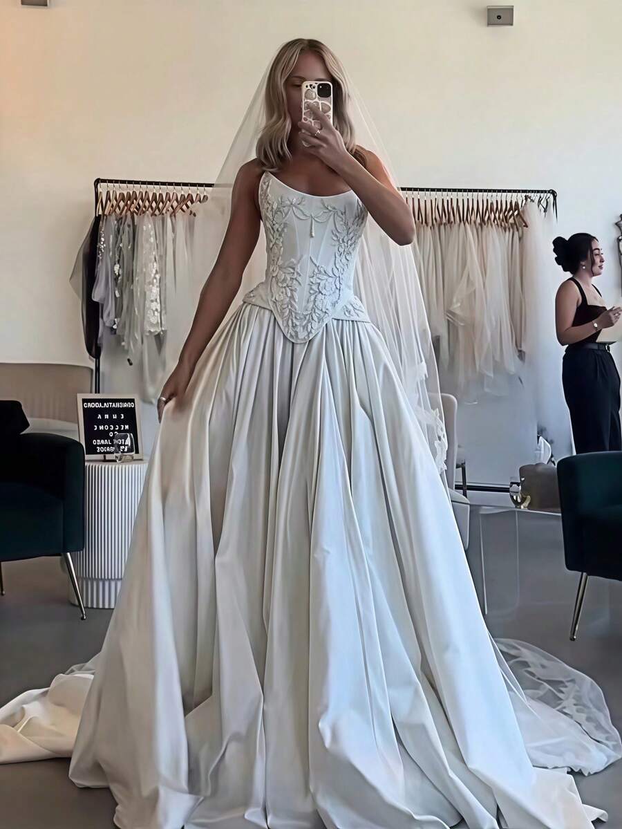 Royal Corset Lace Appliqué Satin Ball Gown Wedding Dress, Wedding Dresses For Bride, Elegant And Comfortable, Including Plus Size, Bridal Gown, Formal Dresses For Women, Suitable For Wedding, Party, Vacation, Bride, Formal Occasions, Dinner Dress, Prom Dress, After-Party Dress, Homecoming Dress, Cocktail Party, Birthday Party, Celebration, Gala, Festival, Ceremony - trắng - Xem 1