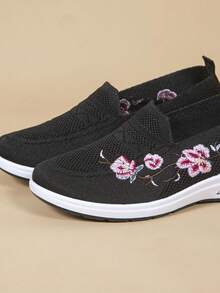 Tenis casuales de mujer de deporte para mujer, slip-on para primavera y otoño, de punta redonda, color negro, livianas modelo de tenis versátiles - Blanco y Negro - Ver 3