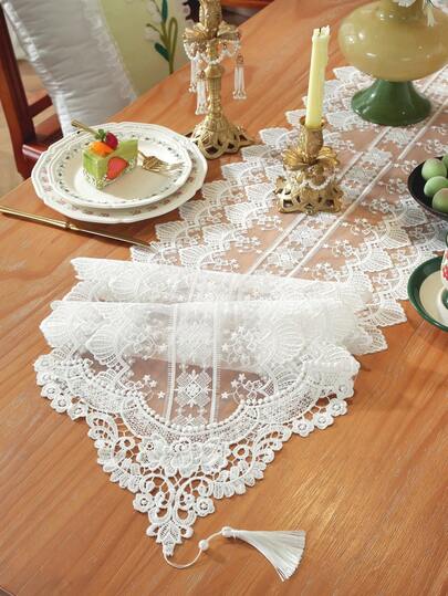 1 pezzo Runner da tavolo 100% poliestere con delicato pizzo ricamato idrosolubile, caldo e romantico, artistico e fresco, adatto come regalo, decorazione per la stanza, decorazione domestica multi-scenario per uso interno ed esterno, inclusi soggiorno, camera da letto, patio, giardino, picnic, villa, riunioni familiari, vacanze, feste e matrimoni.