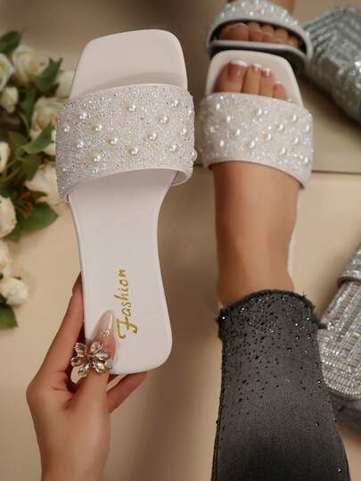 Taille 43 Sandales femme blanches à perles, nouveau style été 2026 Ramadan, sandales plates à bout carré, s'assortissent aux robes pour allonger les jambes, couleur unie glissière, chaussures d'été de plage, mules antidérapantes de maison, taille 42 sandales à perles en PU de couleur unie mode antidérapantes