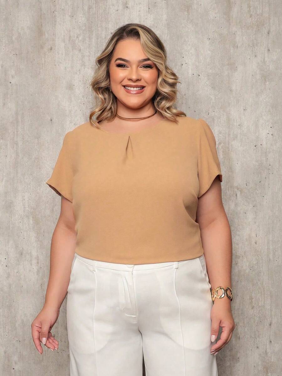 ONLYONE - WOMEN'S PLUS SIZE SHORT-SLEEVED PRINCESS BLOUSE WITH PLEATS AT THE NECKLINE - DUNAS - ELEGANT WOMEN'S BLOUSES (LARGE SIZE) - 米色 - 查看 1