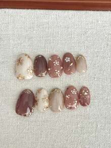 10 Móng Tay Giả Hình Oval - Thiết Kế Phong Cách Cổ Điển Thanh Lịch Tông Màu Trung Tính: Nền Nâu Hạt Dẻ/Beige/Hồng Nhạt với Họa Tiết Hoa Vàng Vẽ Tay, Điểm Nhấn Ngọc Trai & Viền Mạ Vàng, Bề Mặt Bóng Mịn, Móng Giả Có Thể Tháo Lắp Tái Sử Dụng (Tặng kèm Keo Dán Móng + Giũa Móng Mini) - Follow Your Heart - Xem 2