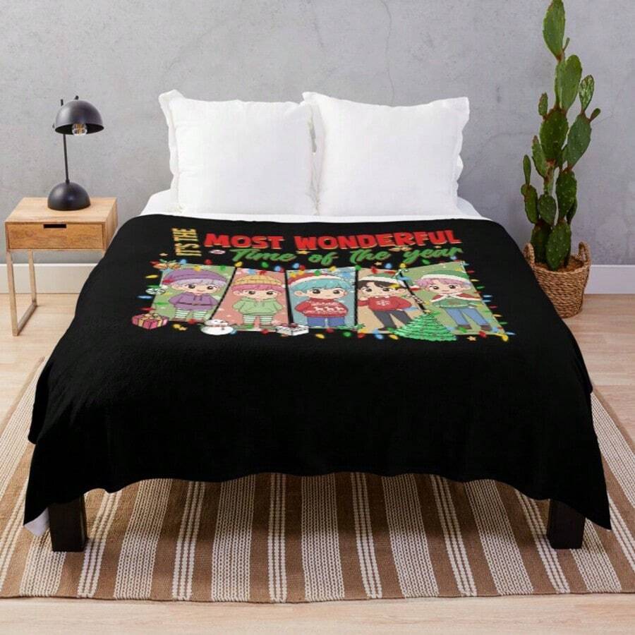 Huntrixs K-Pop Boys Christmas - Saja Boyss Chibi Holiday Edition Throw Blanket (1) - Màu sắc hình ảnh chính - Xem 1