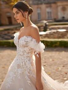 Off-Shoulder 3D Floral Nude Tulle Ball Gown, Royal Glam Bridal Gown, Wedding Dresses For Bride, Elegant And Comfortable, Formal Dresses For Women, Suitable For Wedding, Party, Vacation, Bride, Formal Occasions, Dinner Dress, Prom Dress, After-Party Dress, Homecoming Dress, Cocktail Party, Birthday Party, Ceremony - Màu be - Xem 3