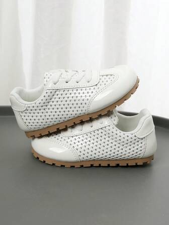 1 par de zapatos deportivos de moda para niños, fabricados con material transpirable, decorados con brillantes rhinestones en la parte superior, diseño de para un fácil uso, proporcionan un buen soporte y comodidad para los pies, adecuados para niños activos en diversas ocasiones, ya sea para deportes o uso casual, mostrando la personalidad y el estilo de los niños.