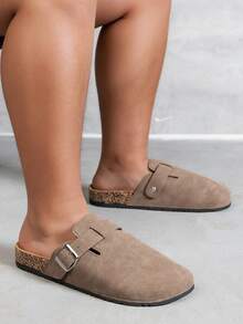 Ciabatte casual da uomo con vestibilità ampia, di colore unito, con design a punta tonda, tomaia in tessuto confortevole, suola in PVC antiscivolo e durevole, chiusura slip-on, adatte per attività all'aperto tutto l'anno - Castano - Visualizzare 4